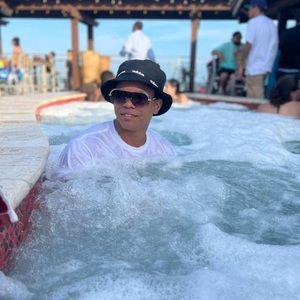 Meet your Posher, Martin